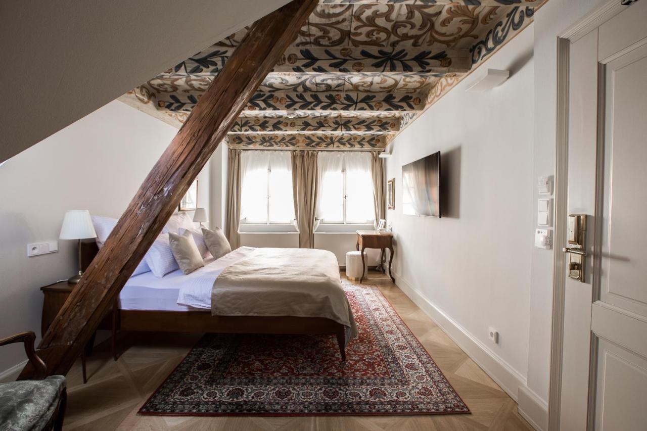 Hotel Nerudova 211 Prague
