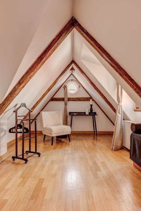 Hotel Nerudova 211 Prague